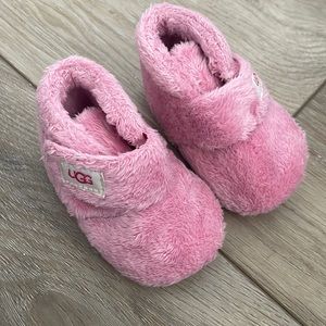 Ugg baby infant Bixbee Bootie size 01 WITH MATCHING BLANKEIE 12in by 12in